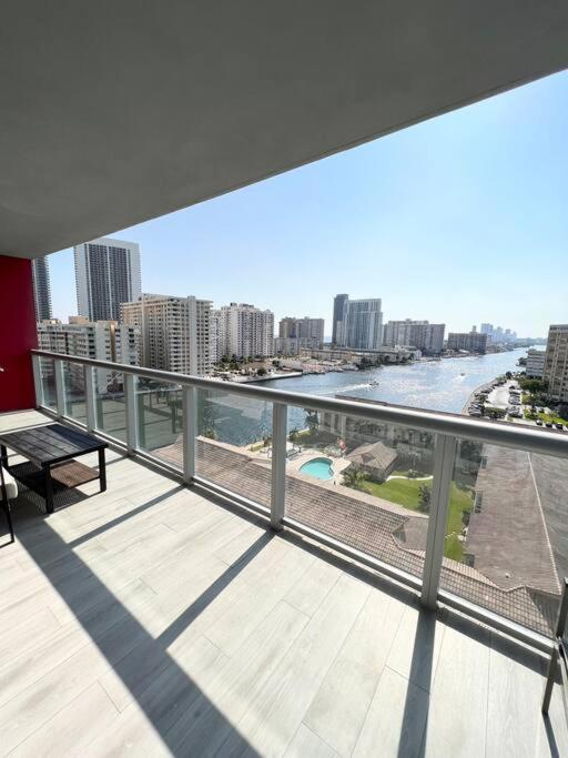 Luxury Condo Steps From Beach 할렌데일비치 외부 사진